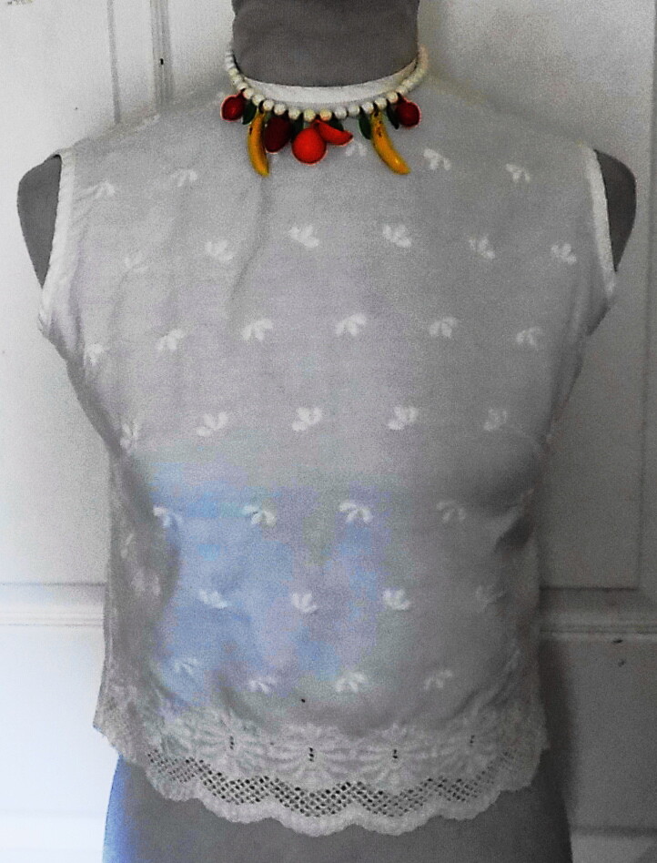 Vintage White Embroidered Sleeveless Top Blouse Best & Co. B34