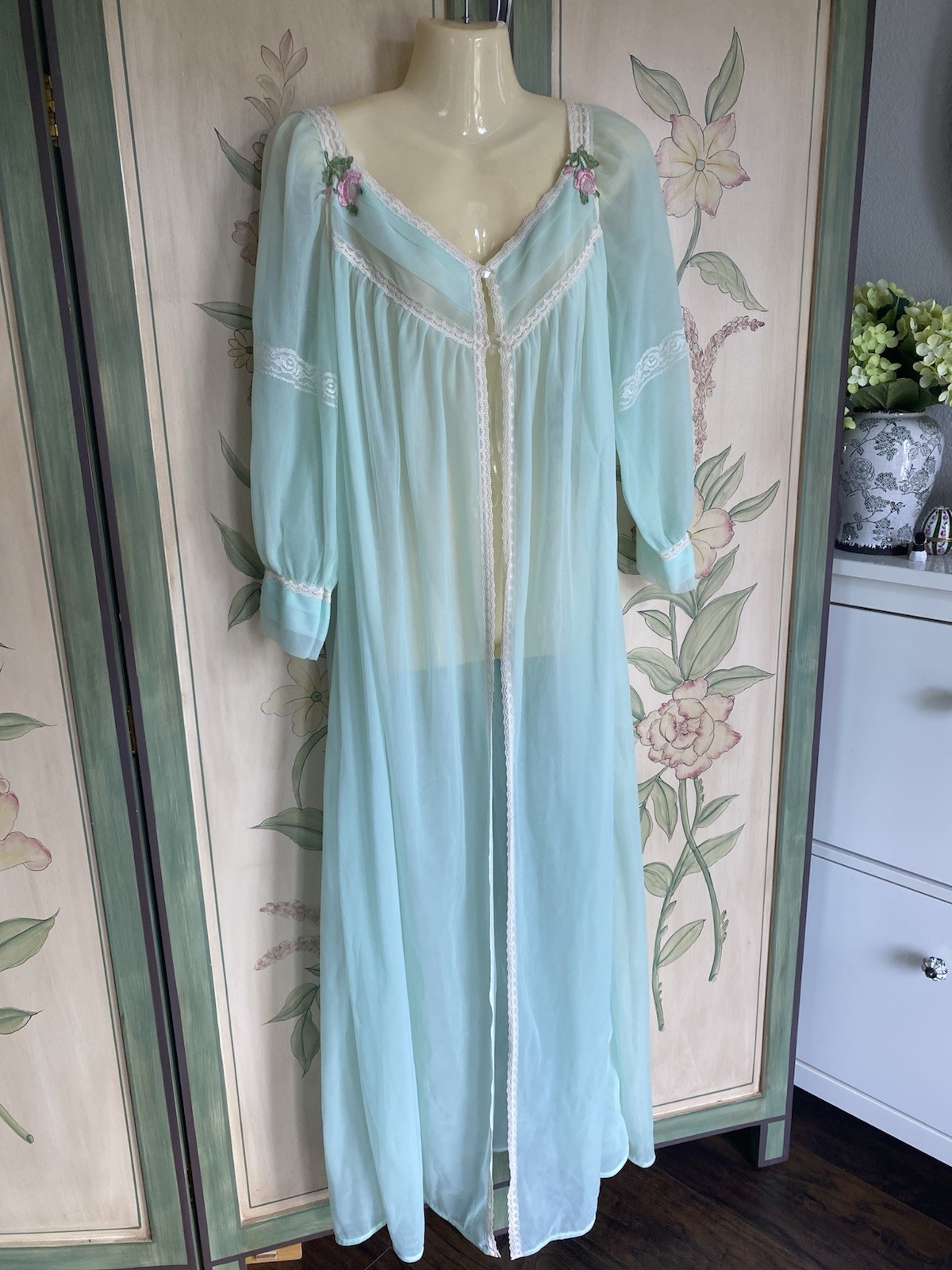 Vtg 1960s to 1970s Slumber Suzy „Dreamwear” peignoir robe Mint Floral Embroidery