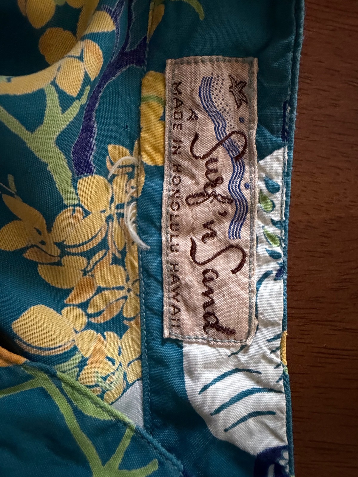 Vintage 1960s Surf ’n Sand Hawaiian Aloha Blouse Lantern Print Honolulu M/L