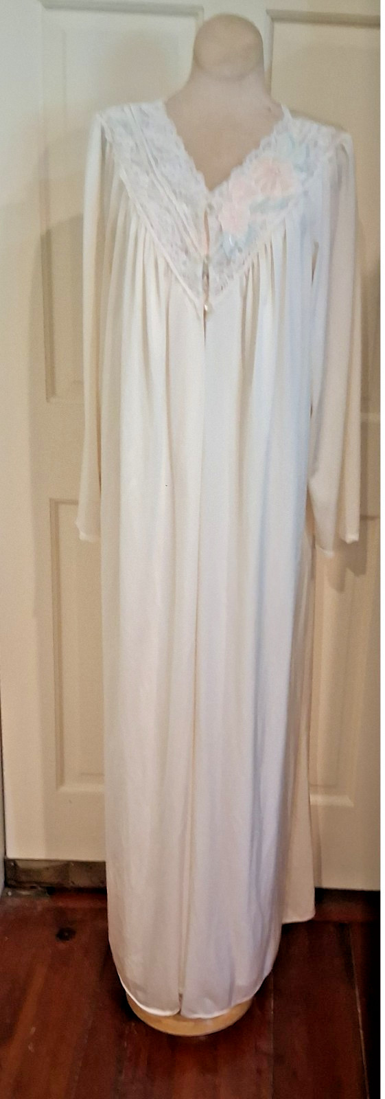 Shadowline Vintage Light Cream ivory Color Nylon Nightgown & Robe Set Size M