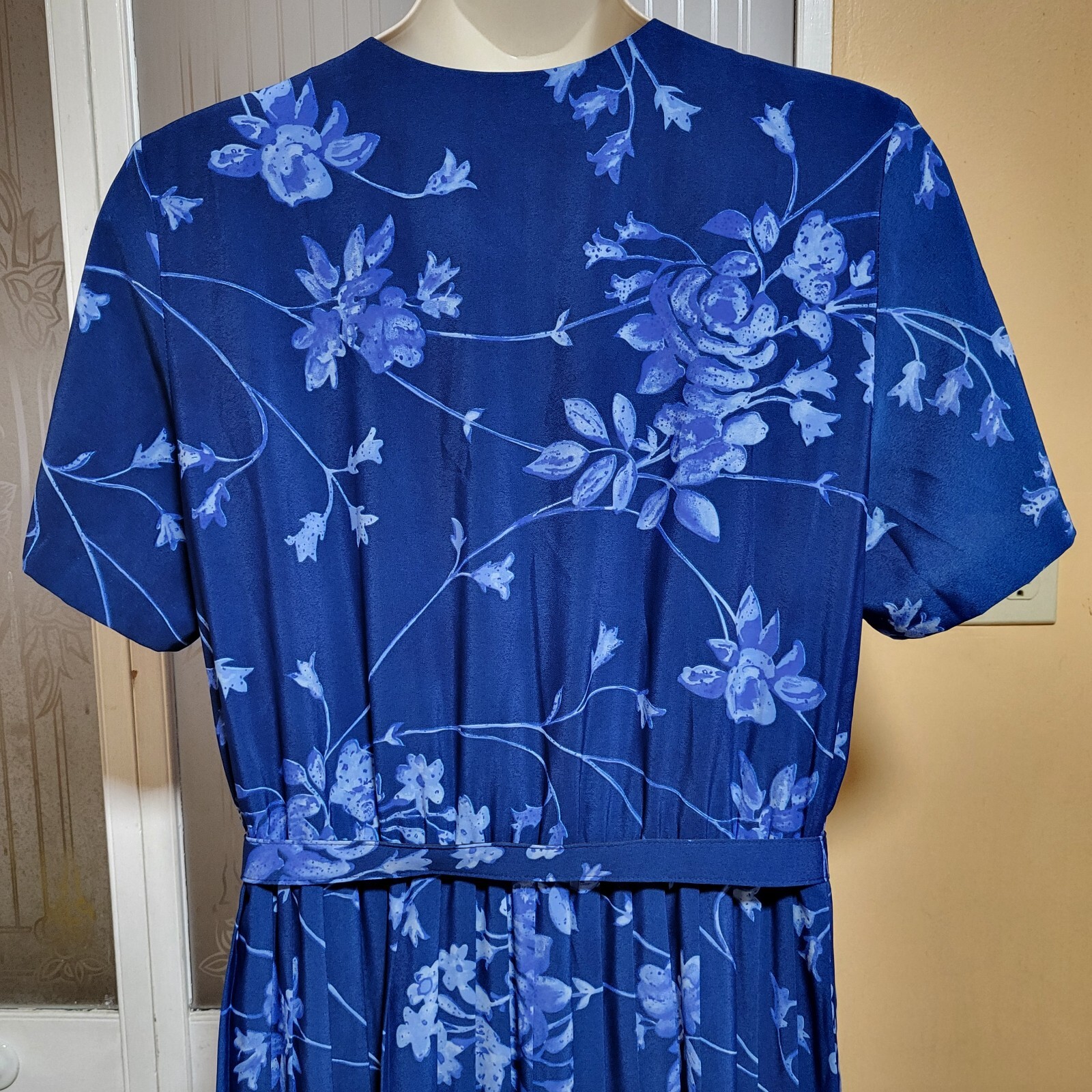 Nancy II Ladies Beautiful Blue Floral Pleated Skirt Dress with Belt – Size 20P