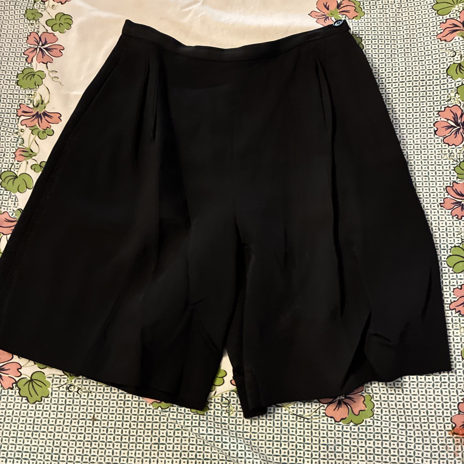 Vtg Women’s Joan & David Made In Italy Shorts Size 8 Black Wool/rayon Mid Thigh