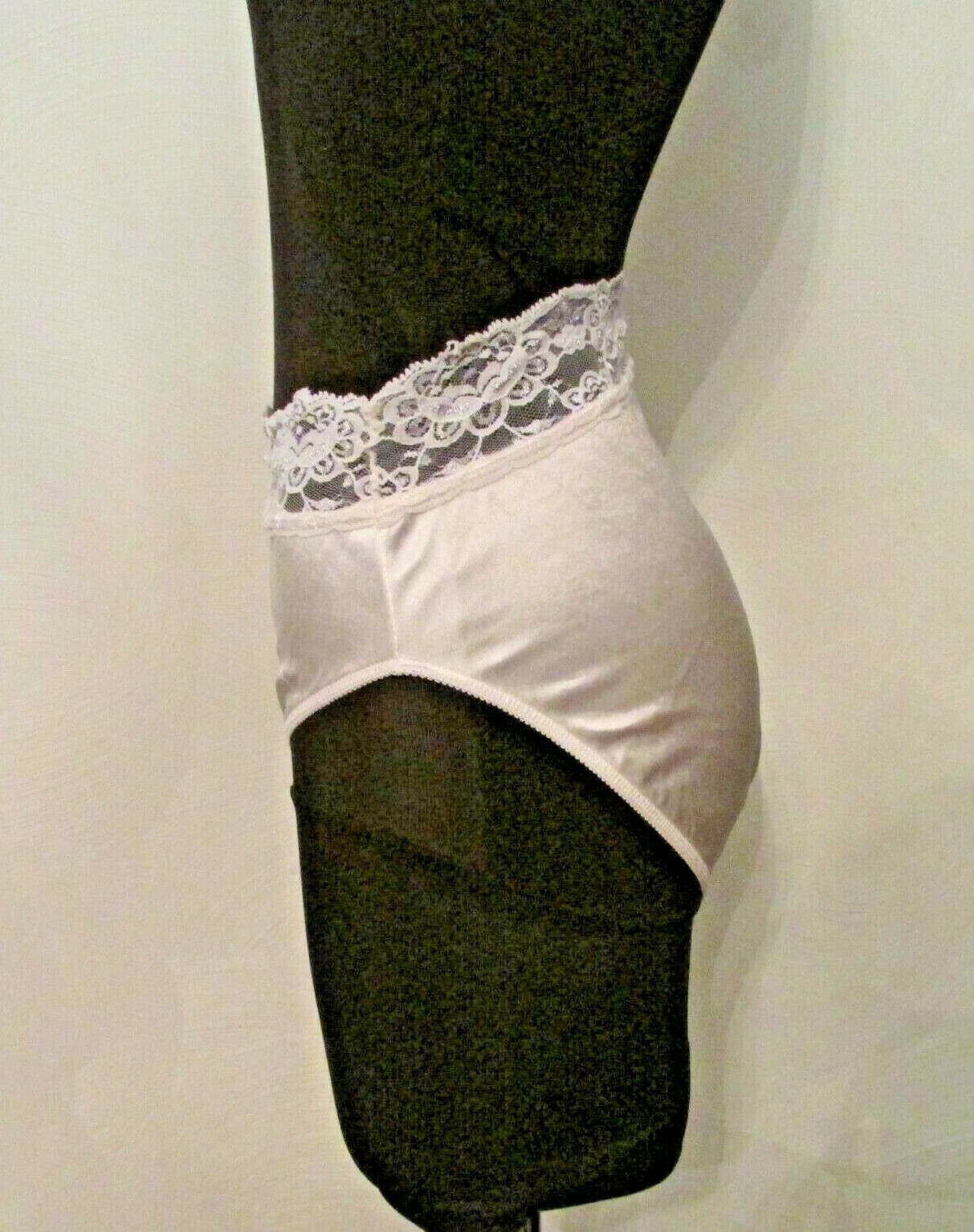 Victoria’s Secret Gold Crown Label Second Skin Lace Waistband Hi-Leg Panties S/5