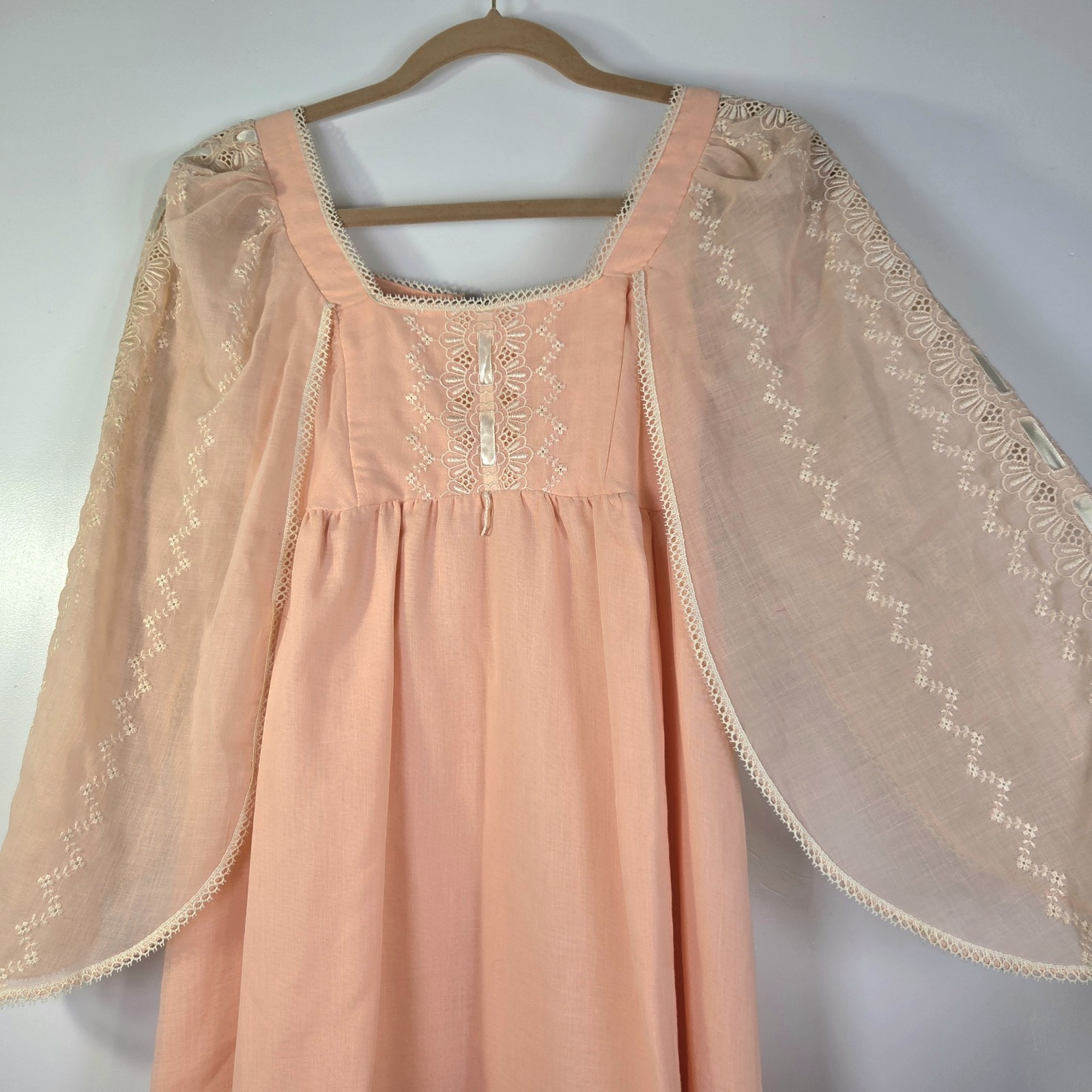 VINTAGE 70s TRIVIA BY CHARM OF HOLLYWOOD SHEER LACE BELL SLEEVES DRESS SIZE XXS.