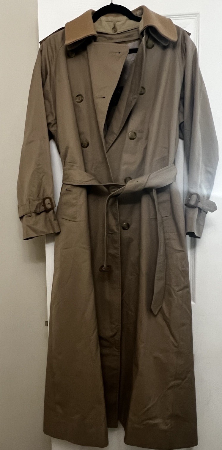 vintage Burberrys of London trench coat with NovaCheck liningexcellentcondition
