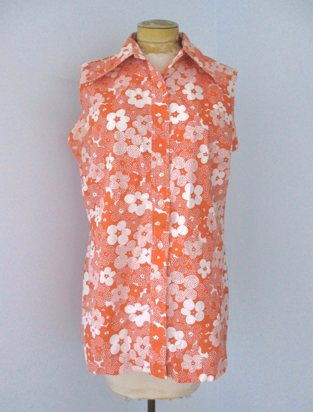 Vtg 60s 70s orange pop art flowers button shell top blouse dagger collar 40