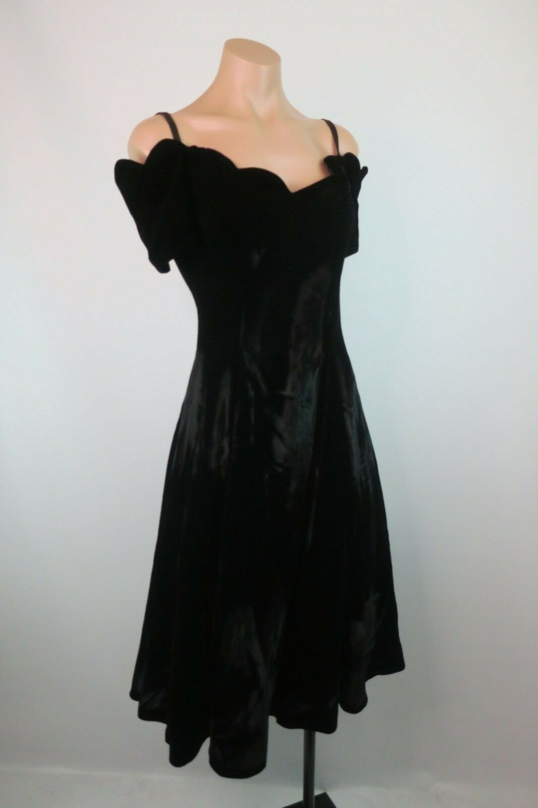 VTG 80s KAREN LUCAS for NIKI Off Shouder Black Velvet Goth Evening PROM Dress M