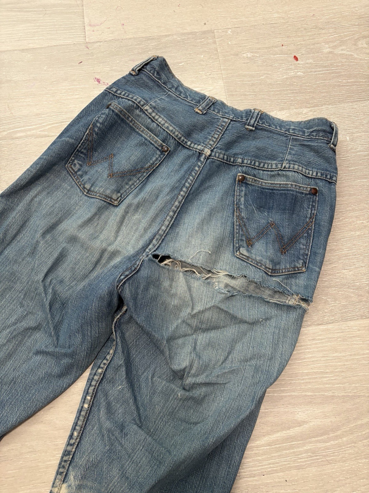 Vintage 1960s Women’s Wrangler Jeans 26 27 28 High Waist Blue Denim 50s 60s