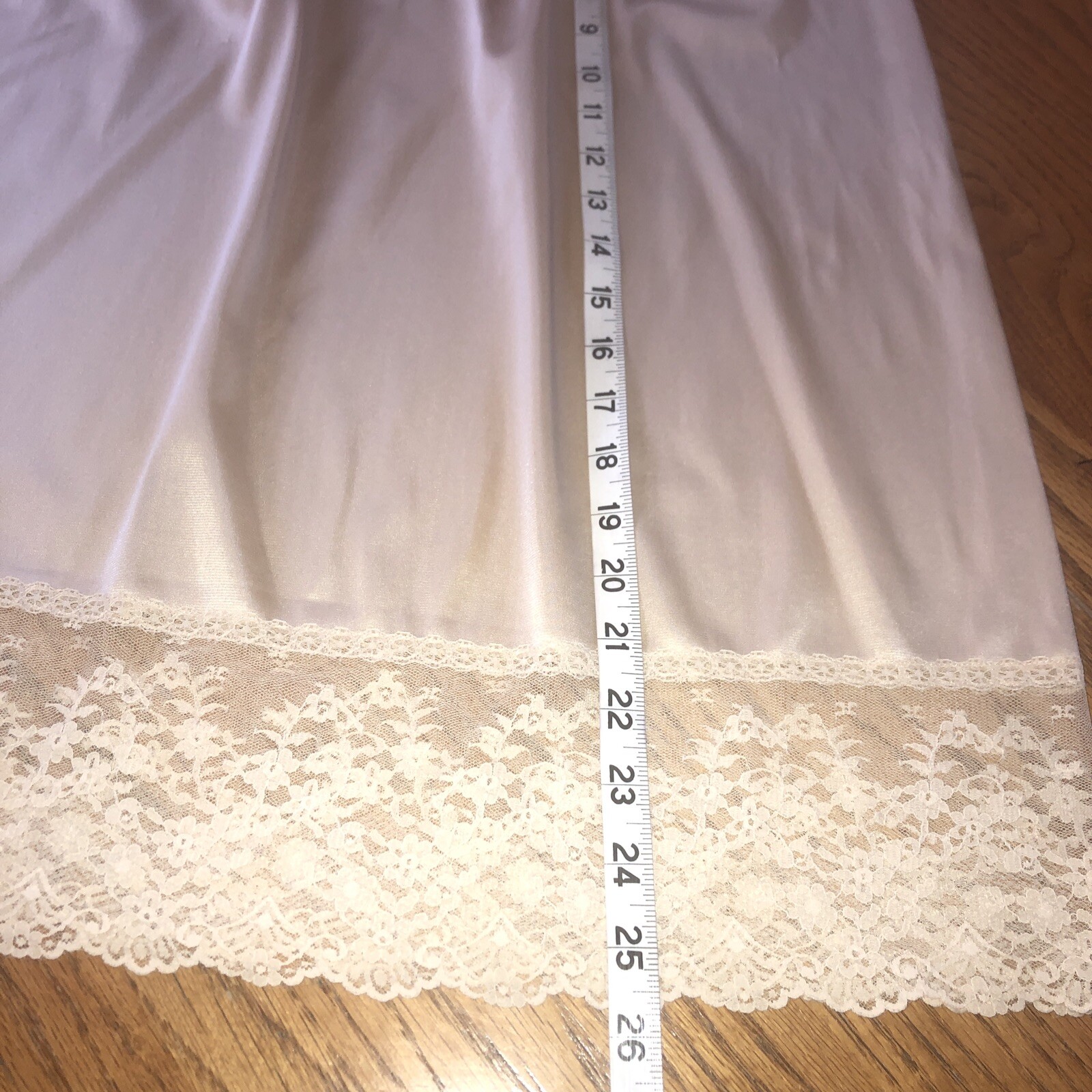 Vintage Beige 1/2 Slip Very Wide 5″ Lace at Bottom Slit M/L