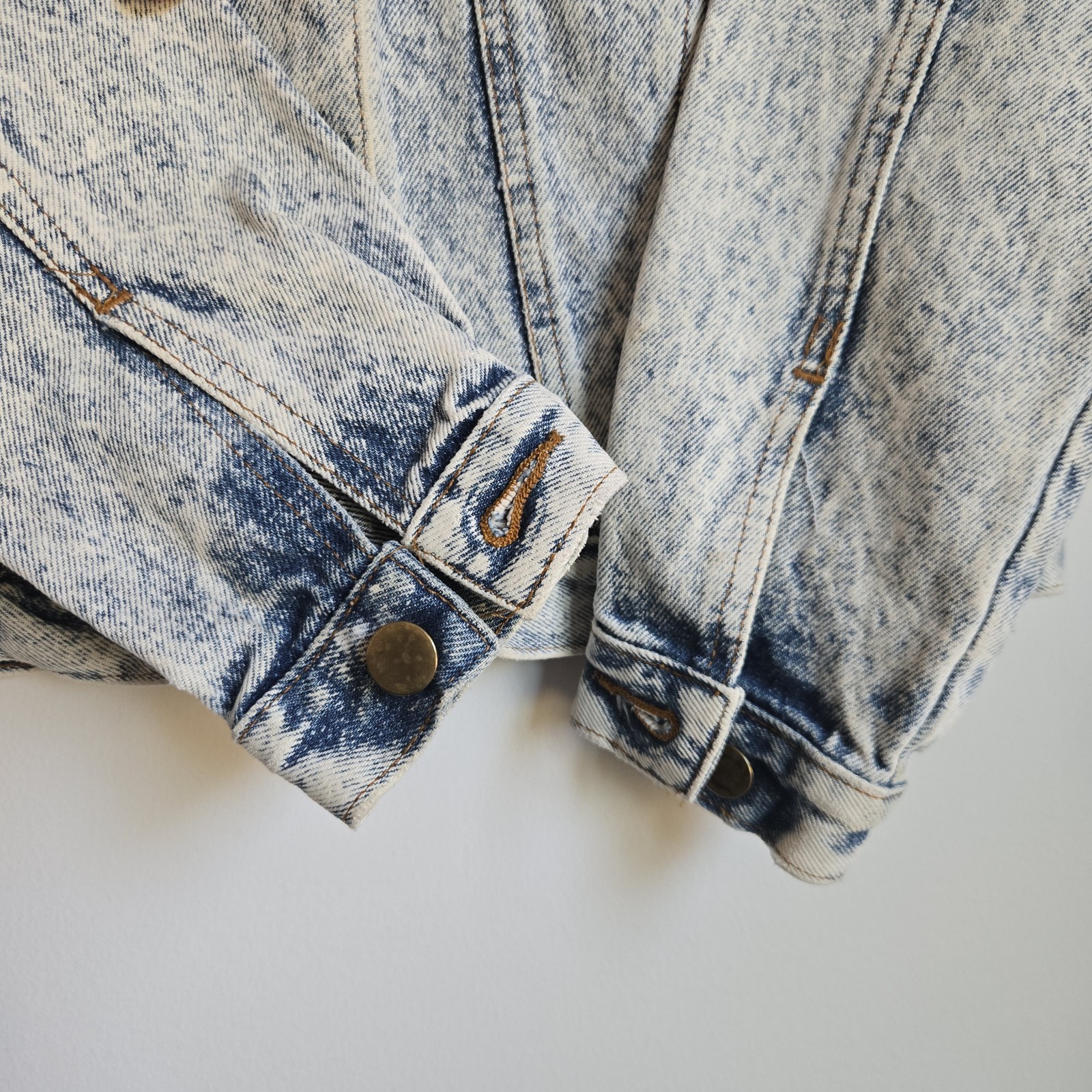 Vintage 80s Acid Wash Jean Jacket Embossed Floral Crest Denim Trucker Small / M