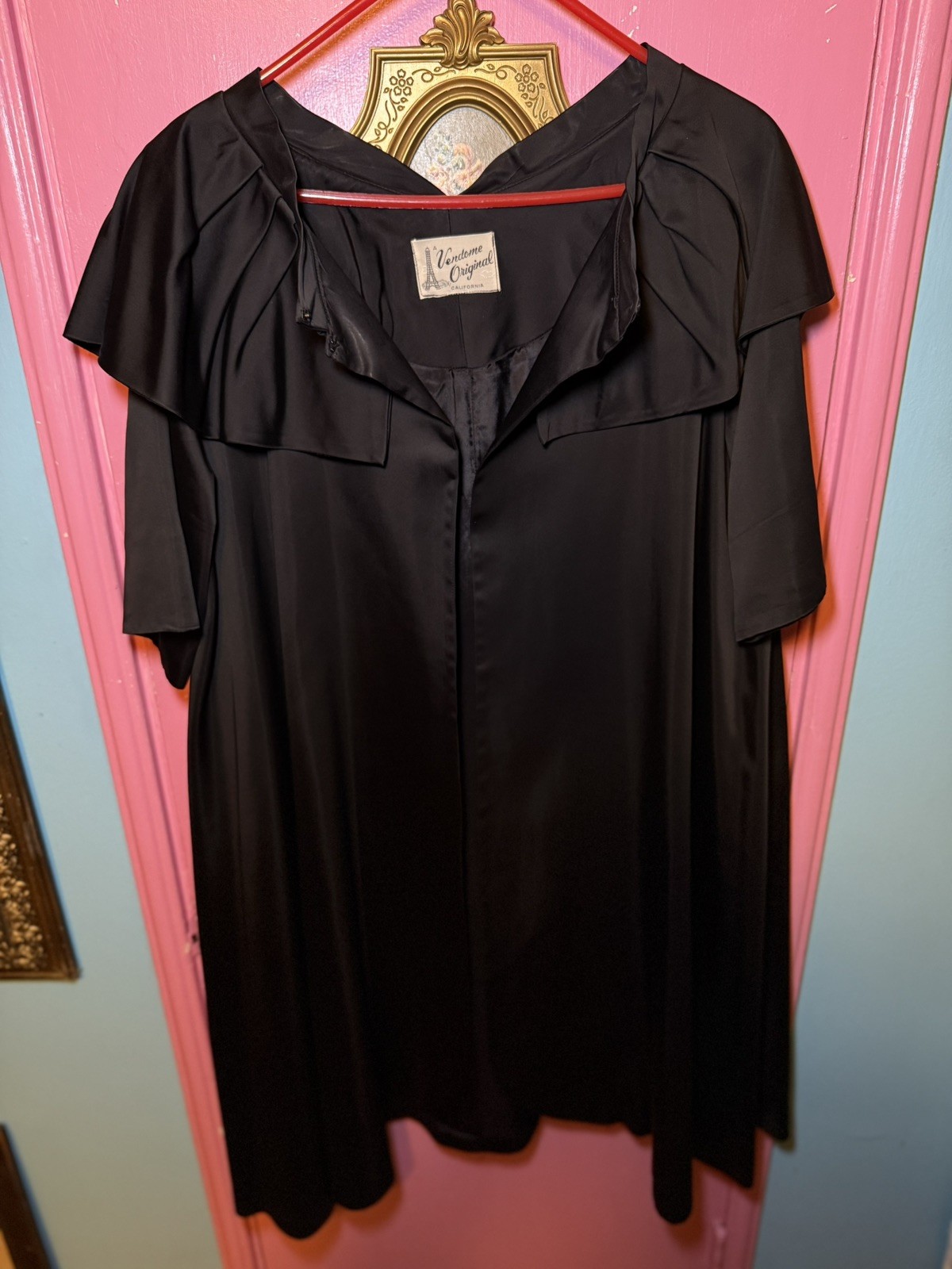 Deadstock Vintage 1950’s Vendom Original California Black satin w ruffle collar