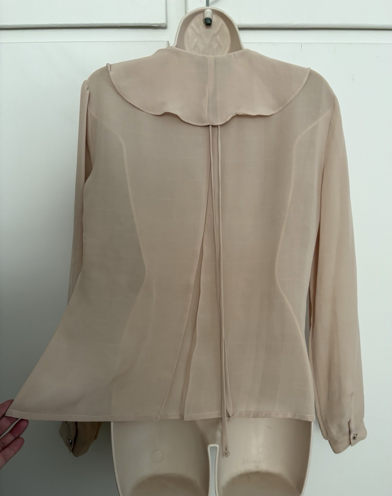Flawless Vintage Sheer Beige Size Medium Jonathan Martin Button Up Blouse