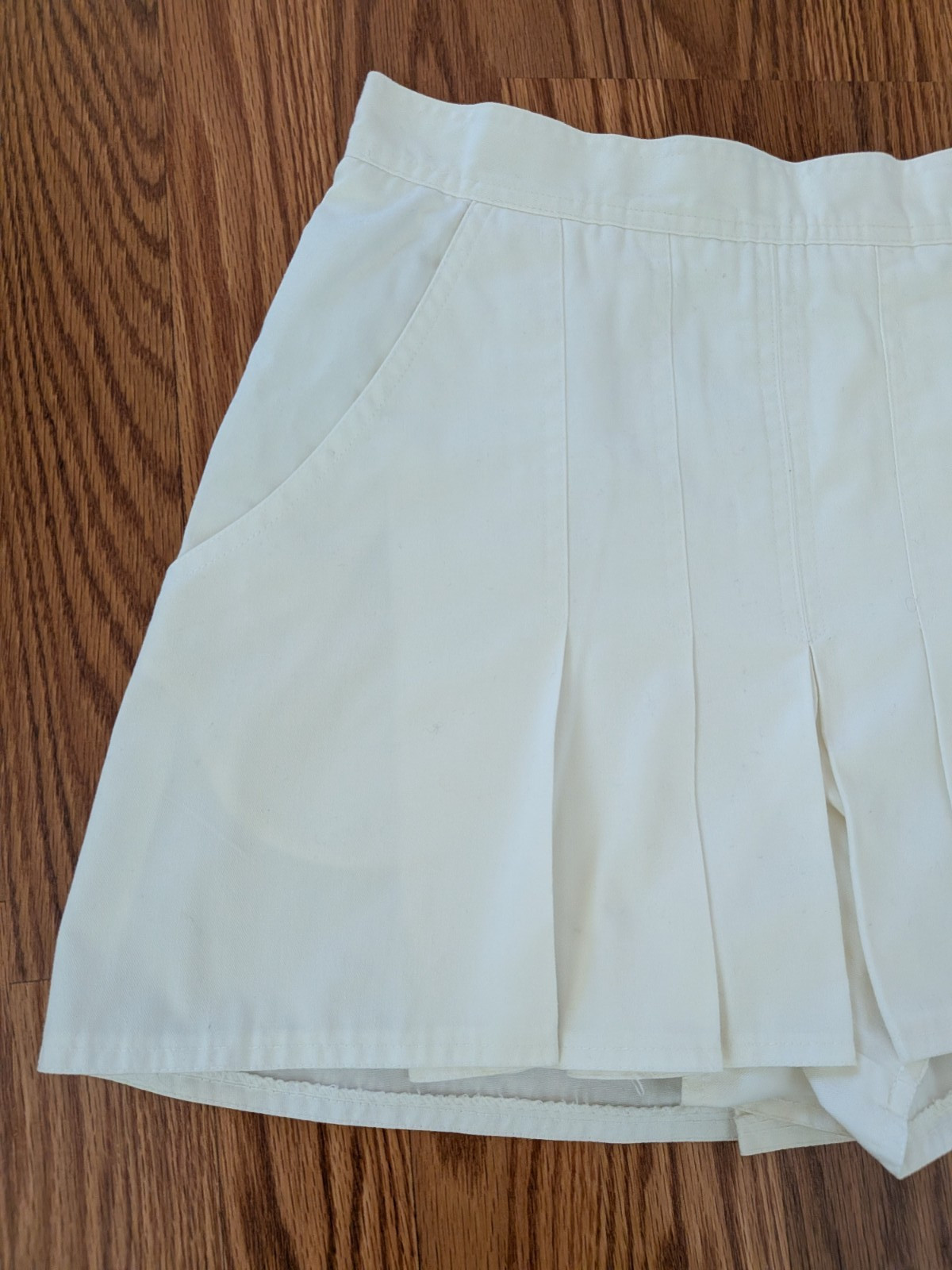 Vintage 80s NIKE white pleated tennis skirt skort embroidered logo shorts 90s
