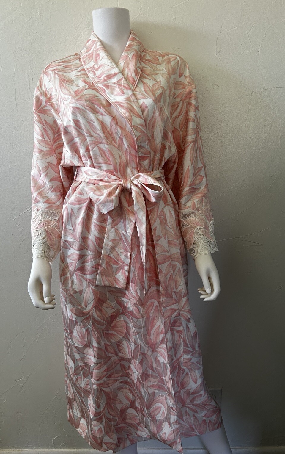 Vintage NATORI Nieman Marcus Silky Robe Pink Floral Lace Accents Size Medium