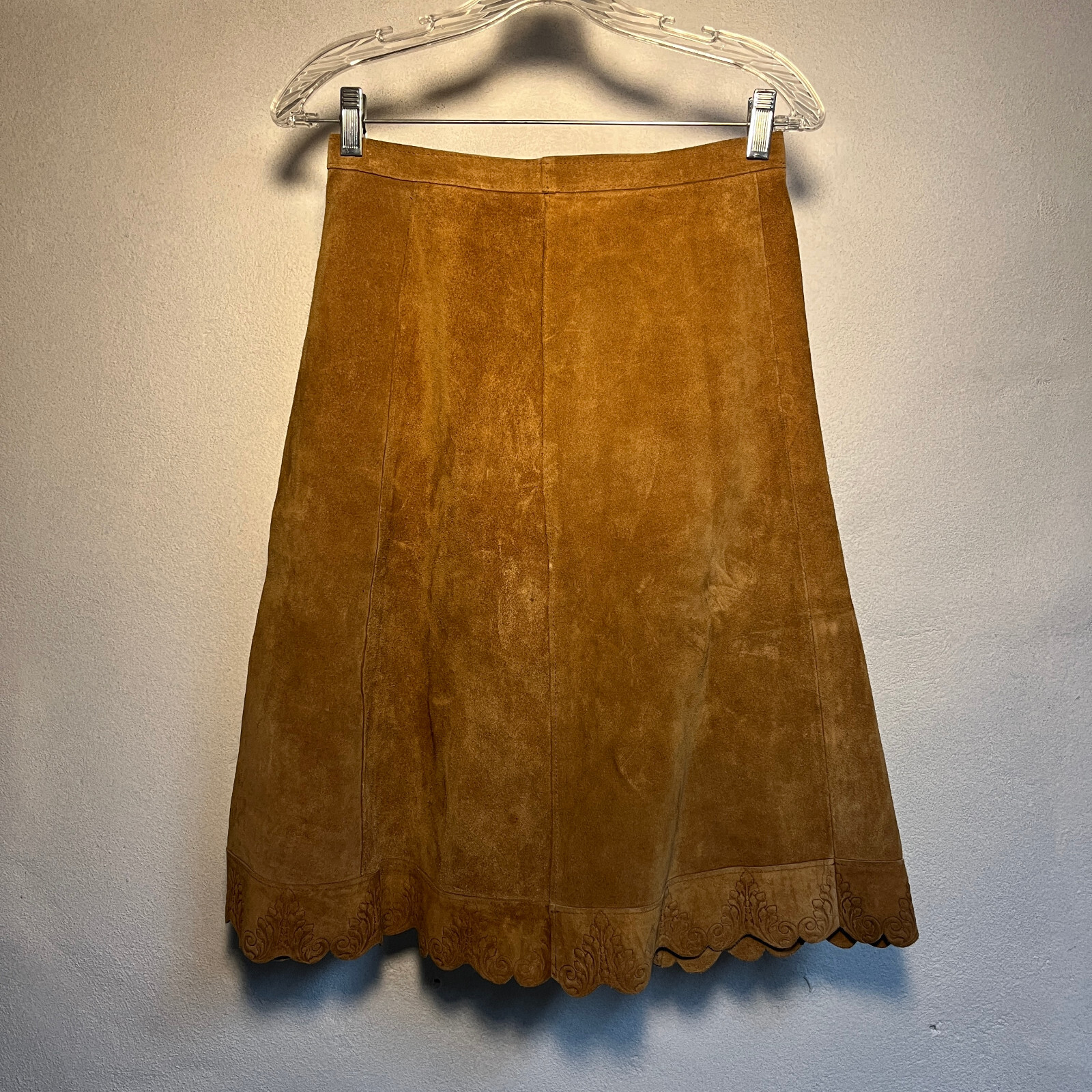 Vintage Western A-Line Cowgirl Festival Tan Suede Skirt Embossed Hem 28″ waist