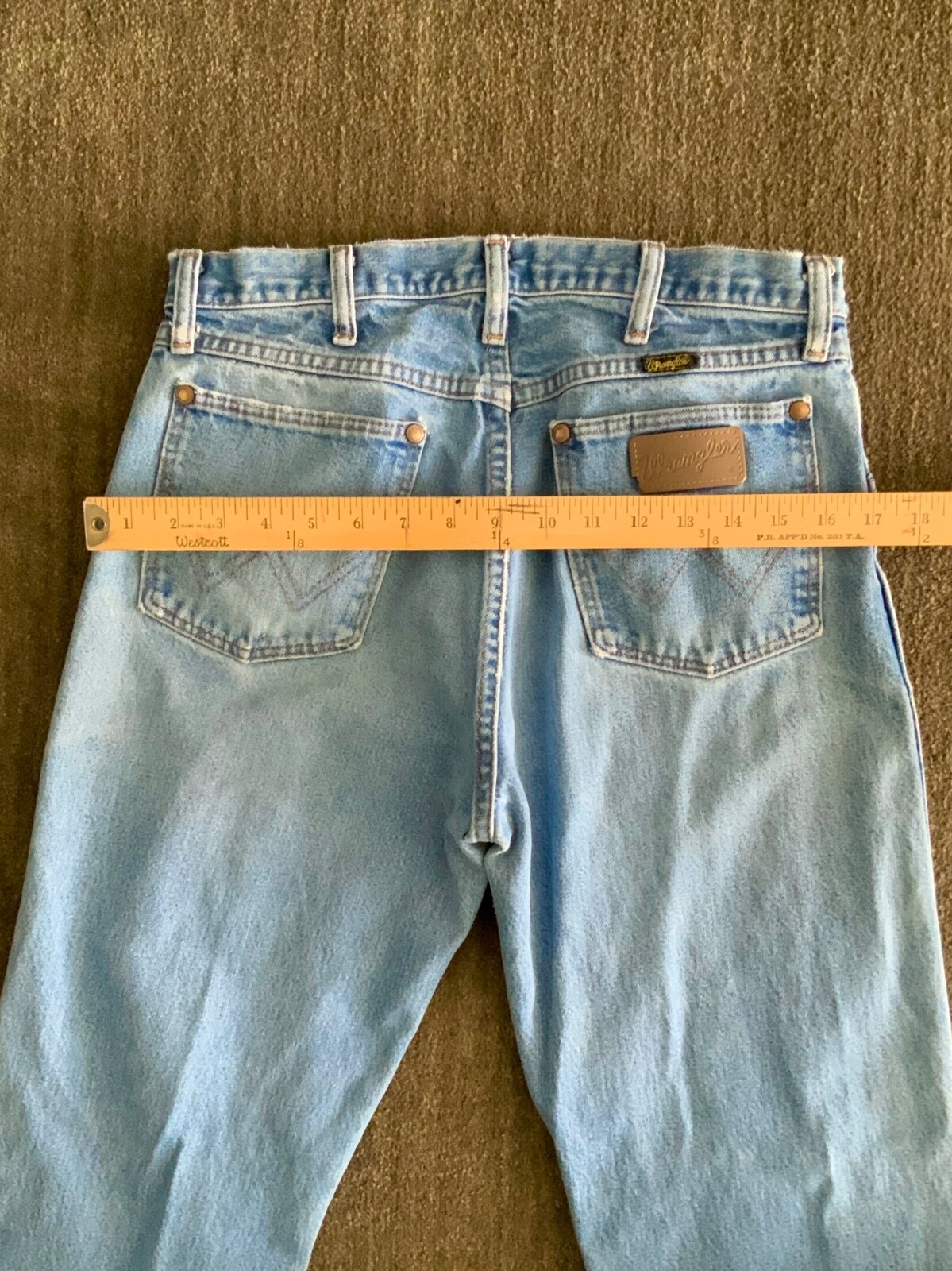 Vintage Men’s Blue Jeans Western Rodeo Cowboy Wrangler Distressed Holes 31 x 34