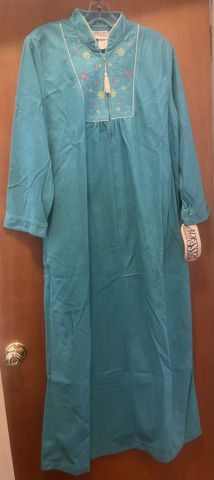 NWT VINTAGE Housecoat Nightgown Robe Teal Flowers Adesso Sz Md USA Winter Muumuu
