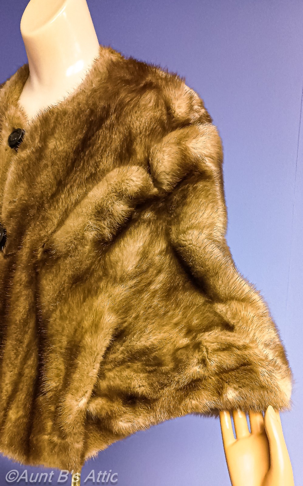 Stunning Luxurious Vintage 50’s-60’s Light Brown Mink Capelet From L.L. Berger S