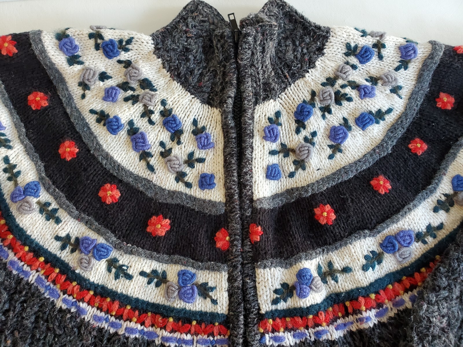 Vtg 90s RAISED FLORAL EURO LOOK SWEATER Grey SZ L Jennifer Reed COTTAGECORE Crop