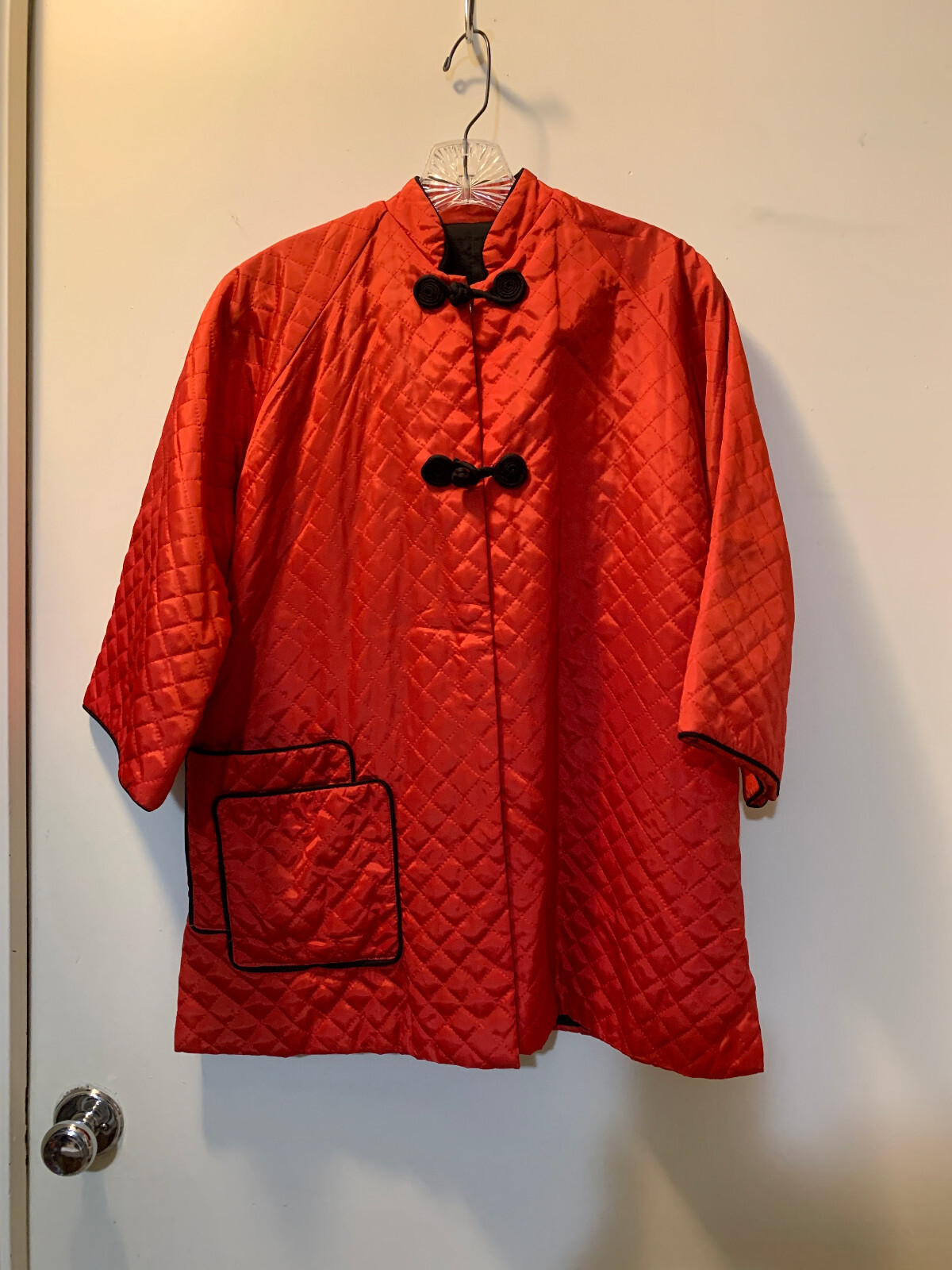 Vintage Joan Iris Red & Black Asian Quilted Bed Jacket / Short Robe – Size 10