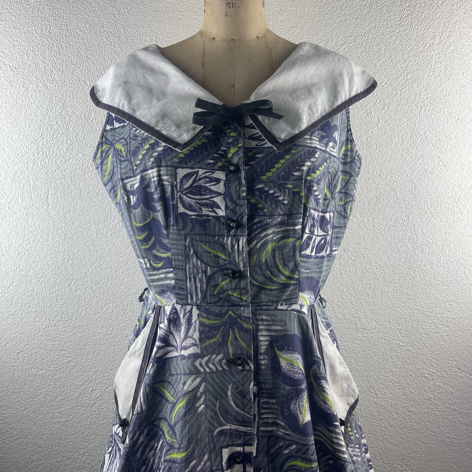 Vintage l 50s L Novelty Hawaiian Tiki Floral Contrast Collar Pockets Pinup Dress