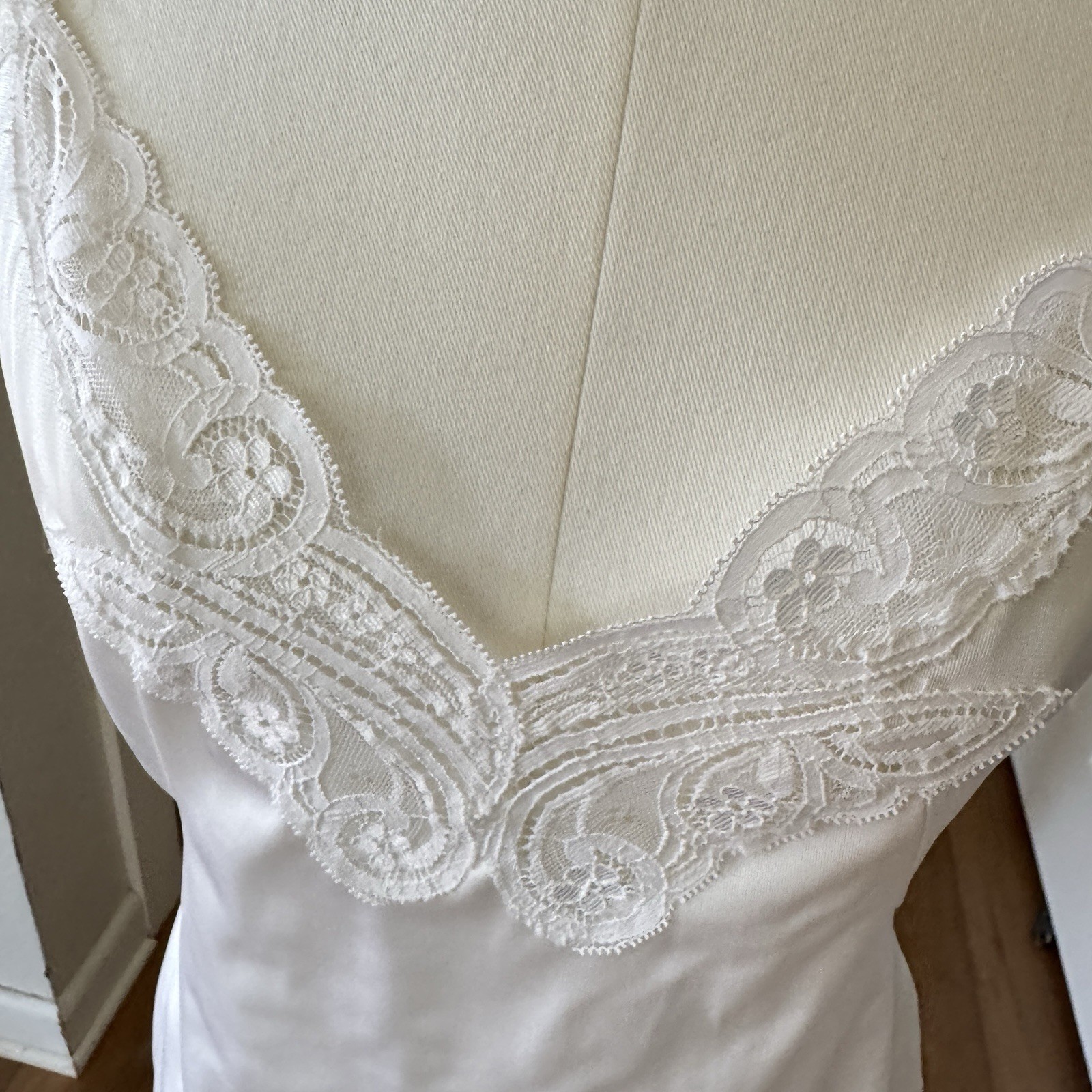 Vtg Body Lites White Nylon Lace Camisole Sexy Romantic Half Slip 34 M USA