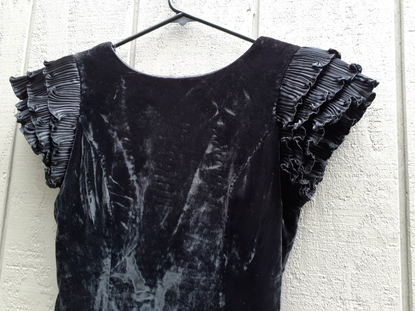 Vtg Nu-Mode Toronto Black Velvet Mini Dress Deep V Back Shoulder Pads XS Ruffled