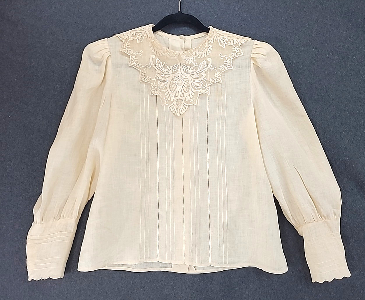 Vtg Linen Blouse Sz 14 Cloak of Many Colors Prairie Lace Collar Pintuck Pleats
