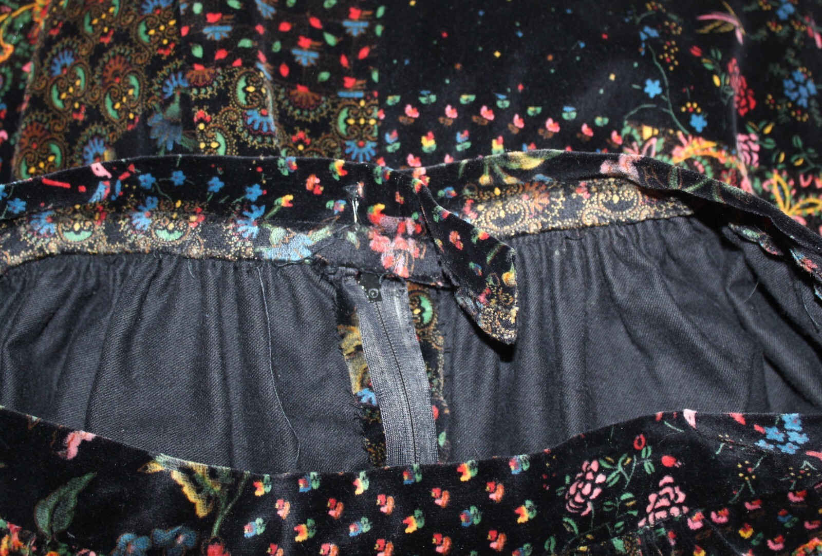 Estate Vintage Hand-Made Velvet Patchwork 28″ Waist M 8 10 Long Gypsy Skirt