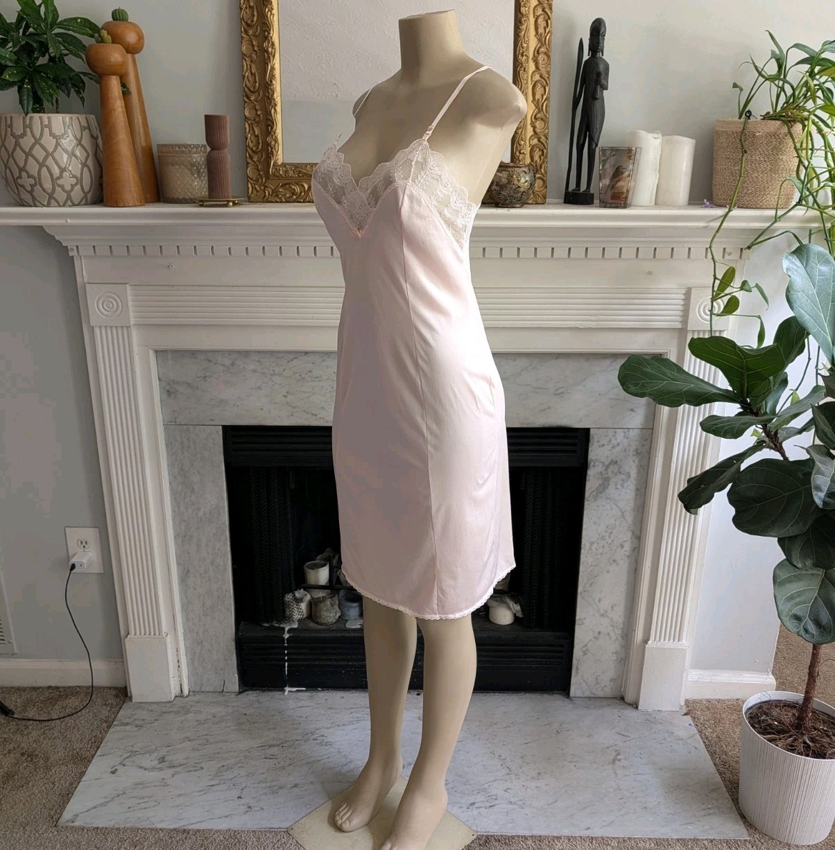 Vintage 80s Vassarette Blush Pink Full Slip Size S Romantic Lace Trim Soft Girl