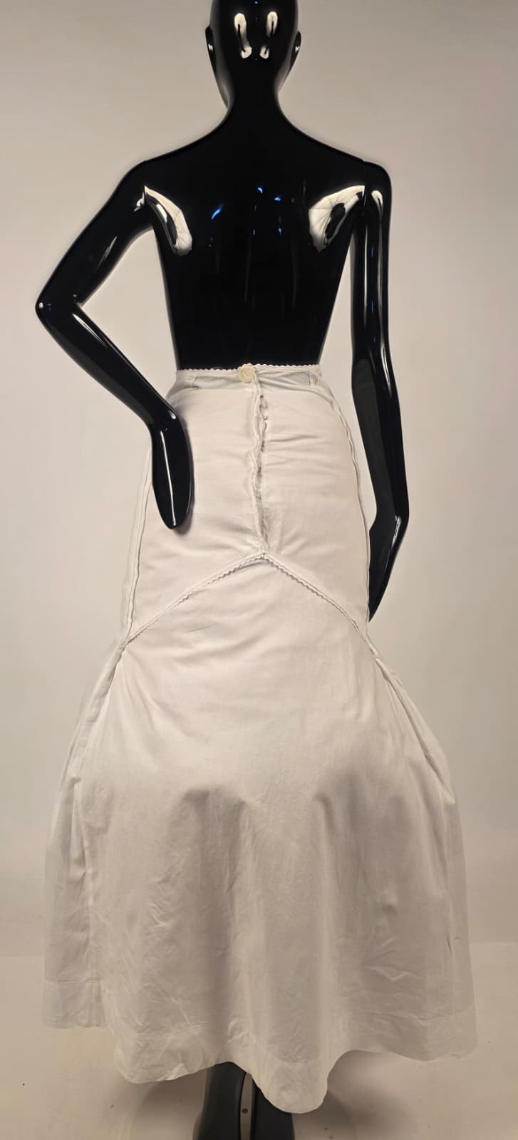 EDWARDIAN WHITE SKIRT W POLISHED STONE BUTTON TRIMMED FRONT
