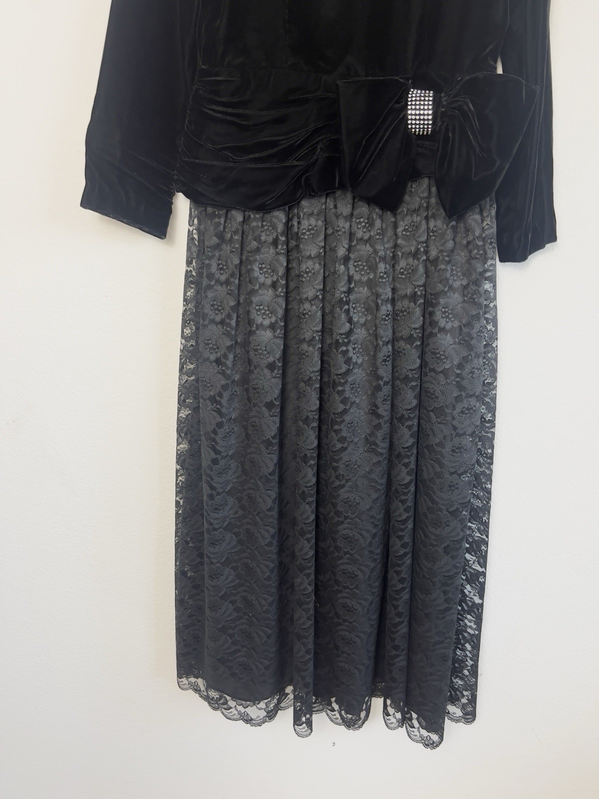 NUIT Vintage 80s Velvet Prom Party Dress Black Lace Dropped Waist Size 12 Glam