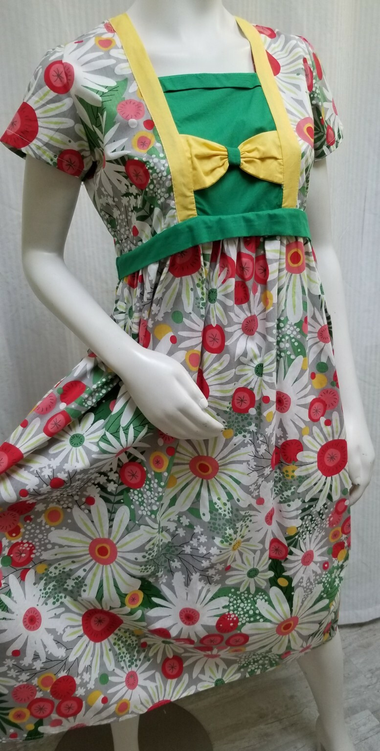 Vintage Gray Red Green Yellow Floral Print Milkmaid Dress – Size M – EUC