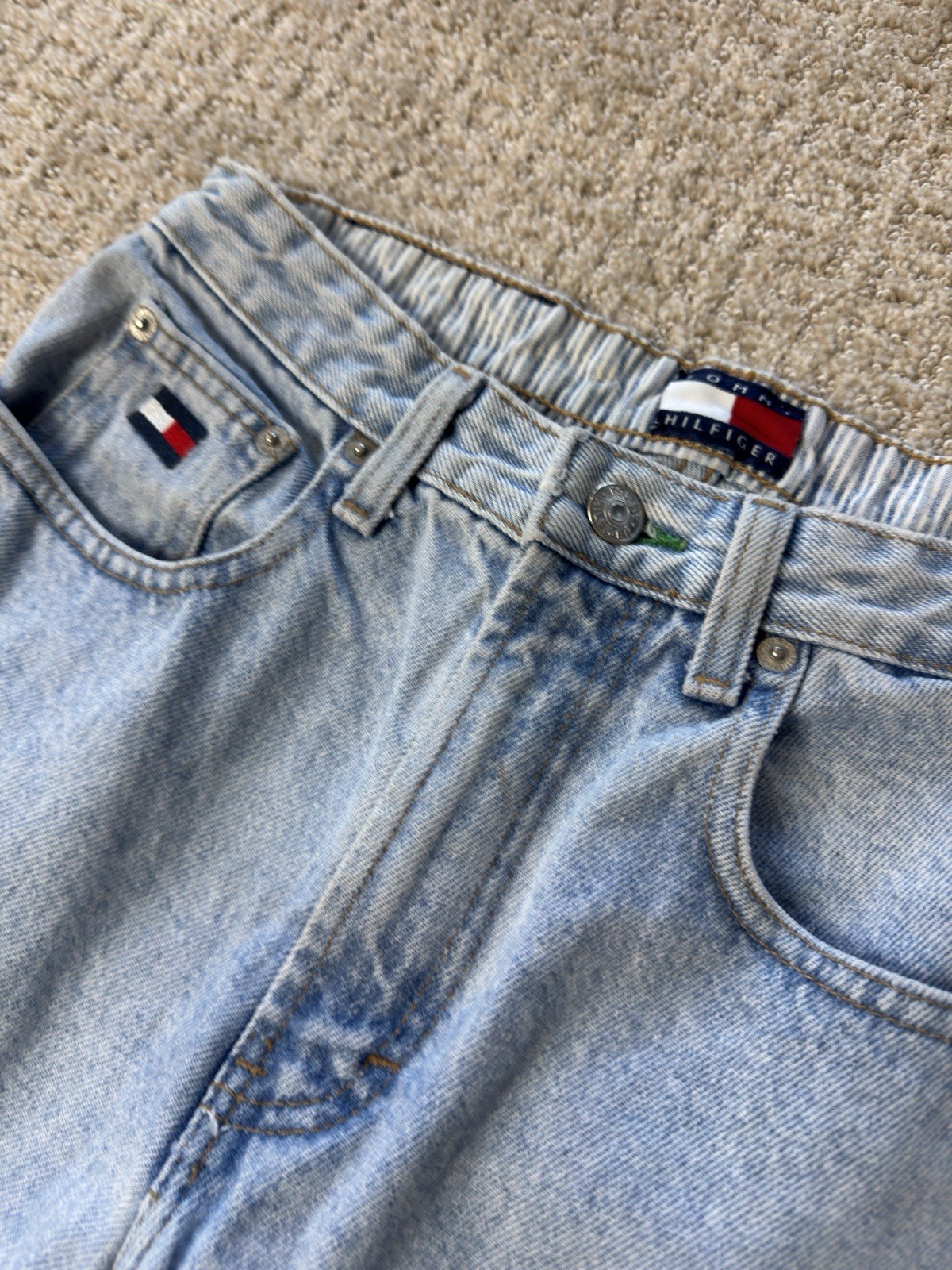 Vintage Tommy Hilfiger 90’s Women’s Jeans Cropped Whiskered Big Patch Size 0