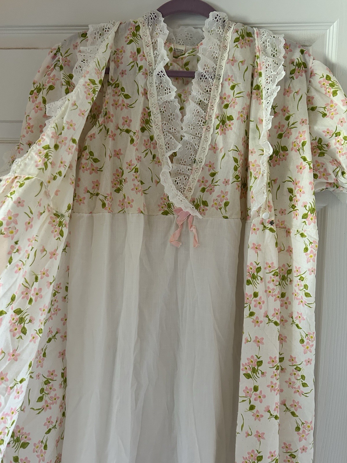 vintage peignoir – White Percale W Pink Floral & Lace Eyelet Empire – Large