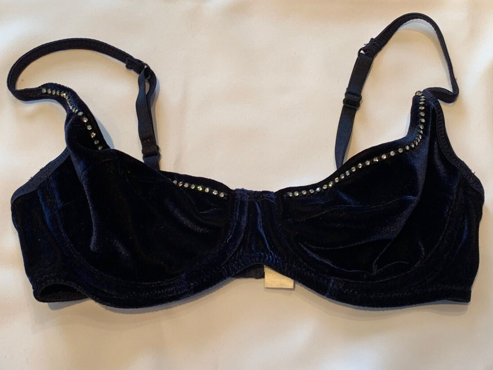 VINTAGE VICTORIA’S SECRET DARK NAVY BLUE VELVET/RHINESTONE UNDERWIRE BRA 34B
