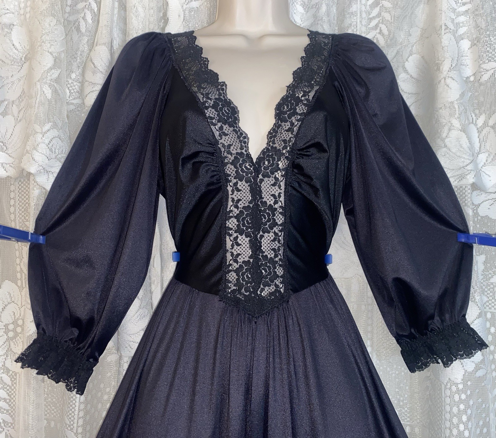 VTG 1X TALL 59″ Black Lady Cameo Nylon Nightgown w Princess Sleeves Olga esque
