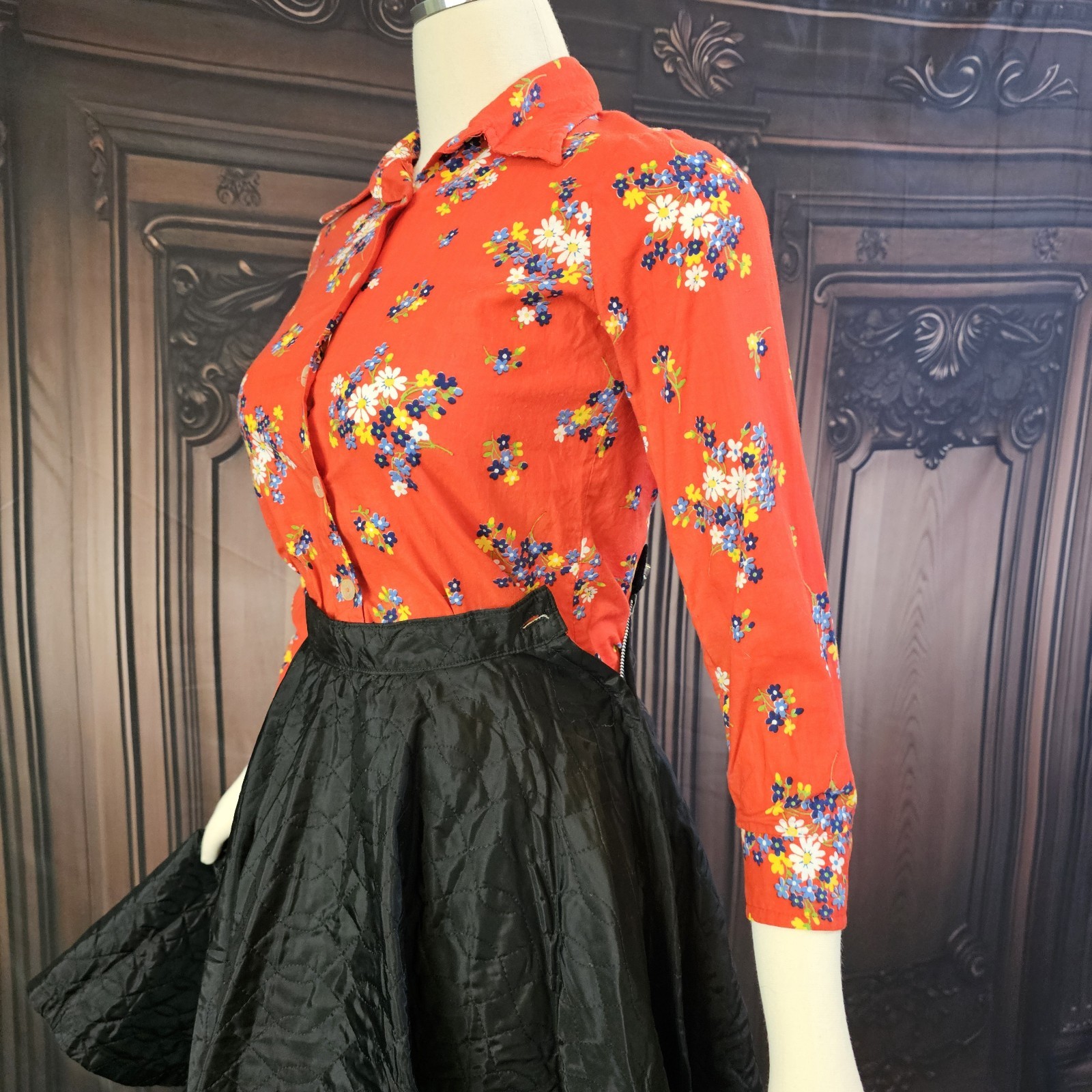 Vintage 1970s Blouse Top Shirt Red Floral Pointed Collar Half Sleeve Retro Pinup