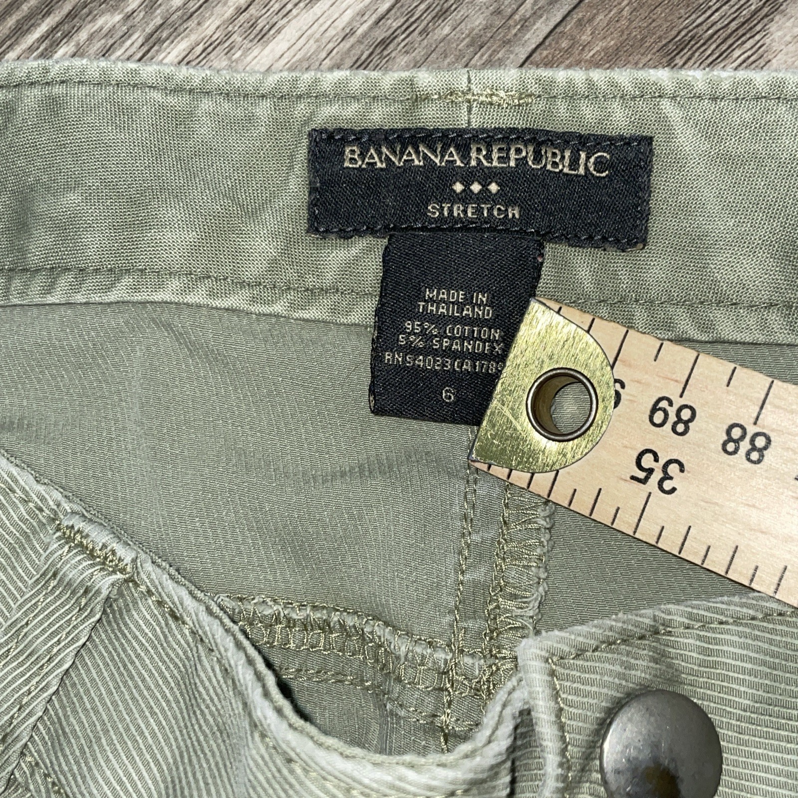 BANANA REPUBLIC Olive Green Capri Cropped Pants Stretch Cuffed Cargo Size 6