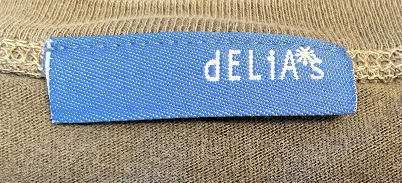 Vintage dELiA*s ‘Big Apple Road Tour’ T-Shirt – MEDIUM (Faded Brown) | Y2K