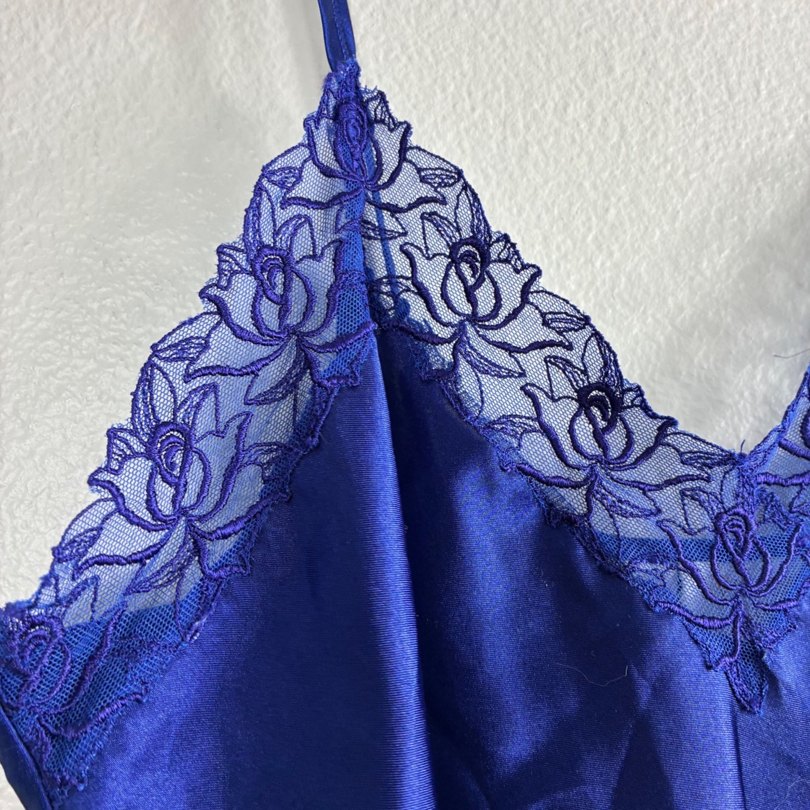 VTG Y2K 90s Victoria’s Secret Gold Label Sapphire Blue Satin Lace Cami M
