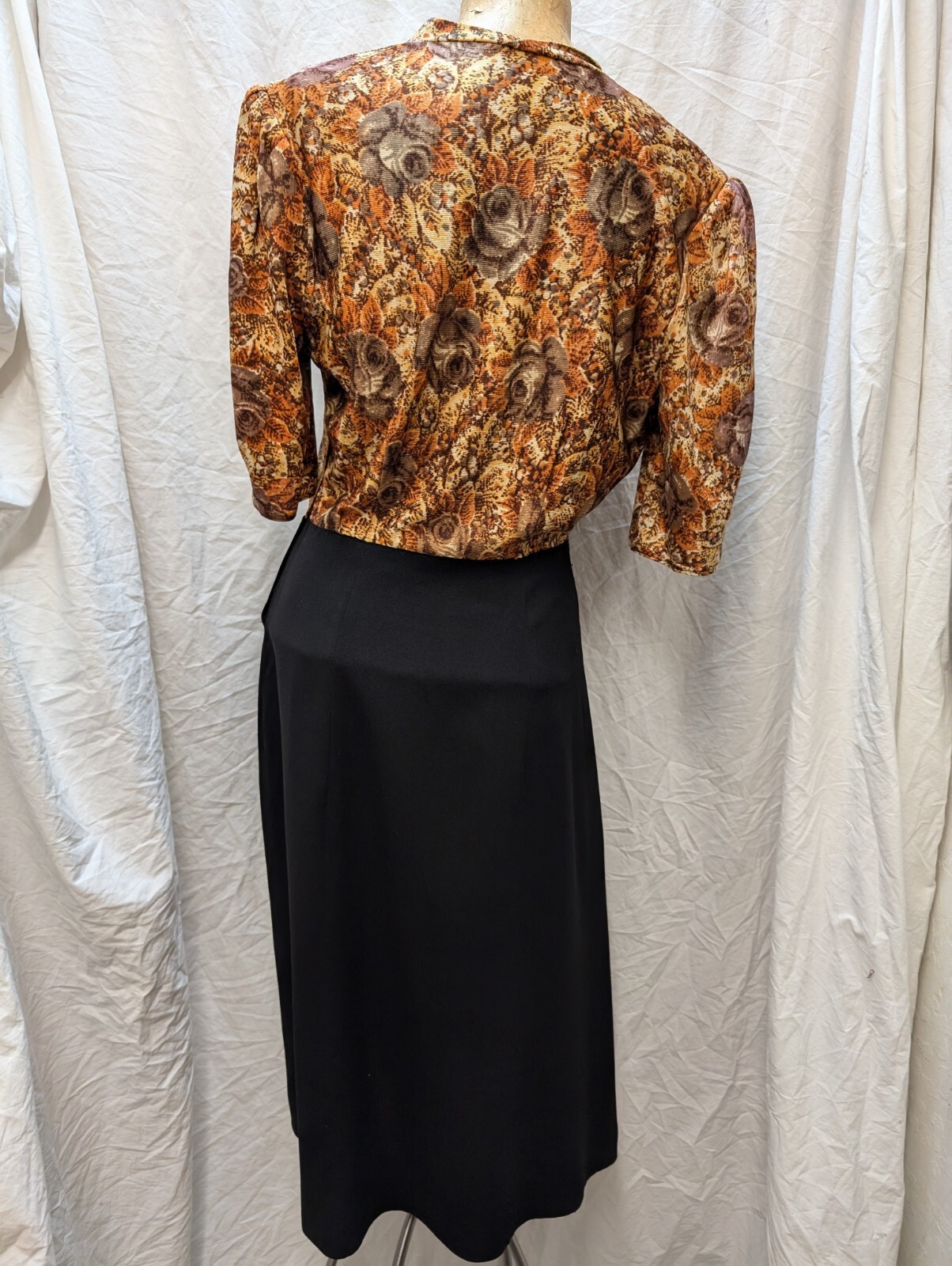 Vintage 1950’s Brown Orange Tan Jersey & Black Rayon Dress Size Medium