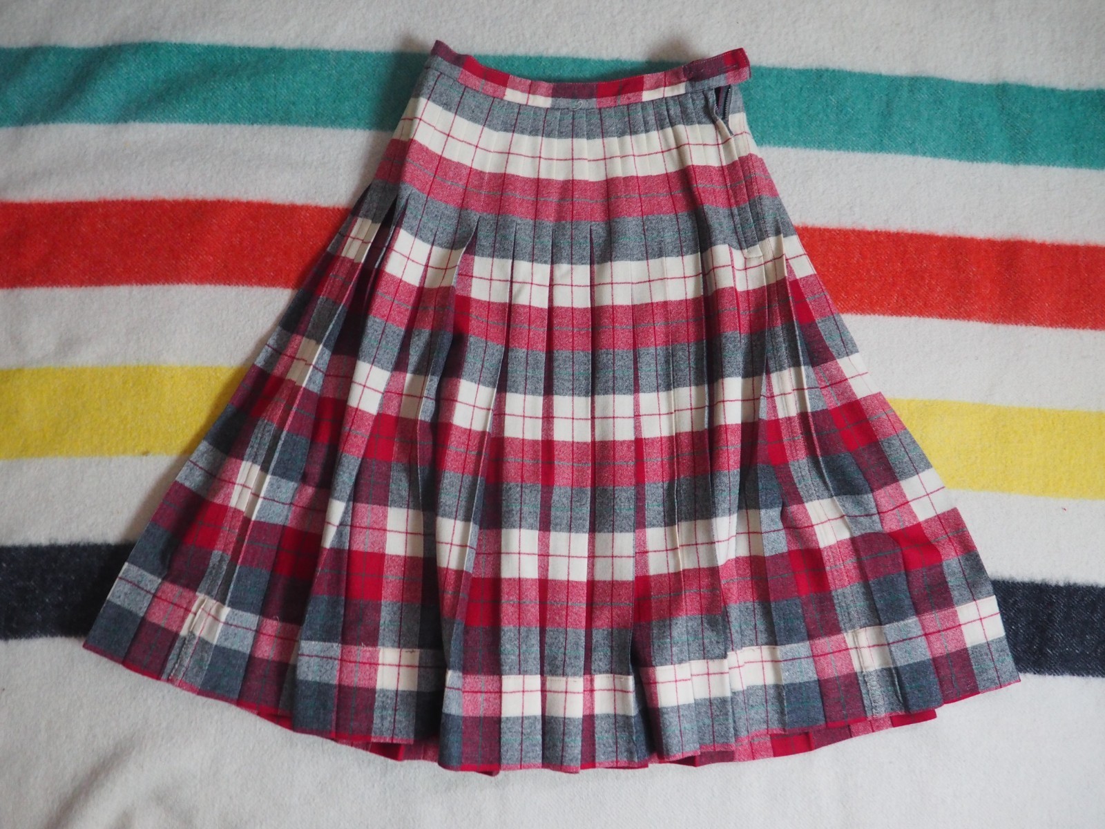 VTG 50s 60s Red Gray Cream Tartan Plaid Wool Boho 27W USA Skirt Womens