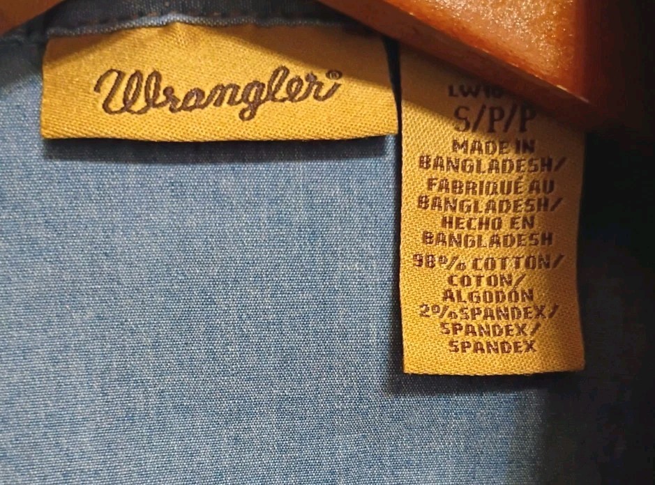 Vintage Wrangler Denim Pearl Snap Shirt~Custom Frayed Hem~Signature Pkts Size S
