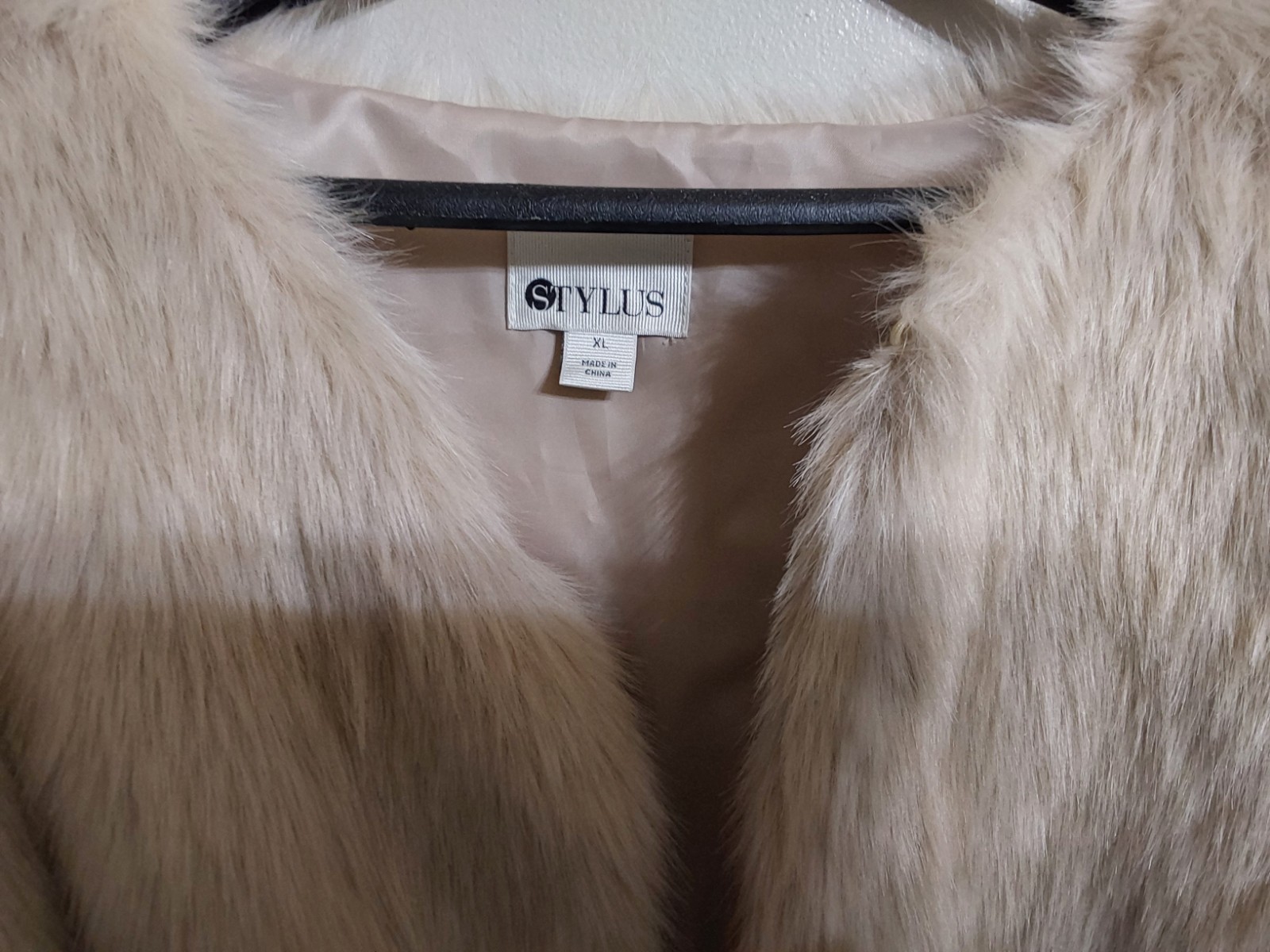 Stylus Faux Fur Elegant Hip Length Coat Cream Long Pile Size XL Casual Wear