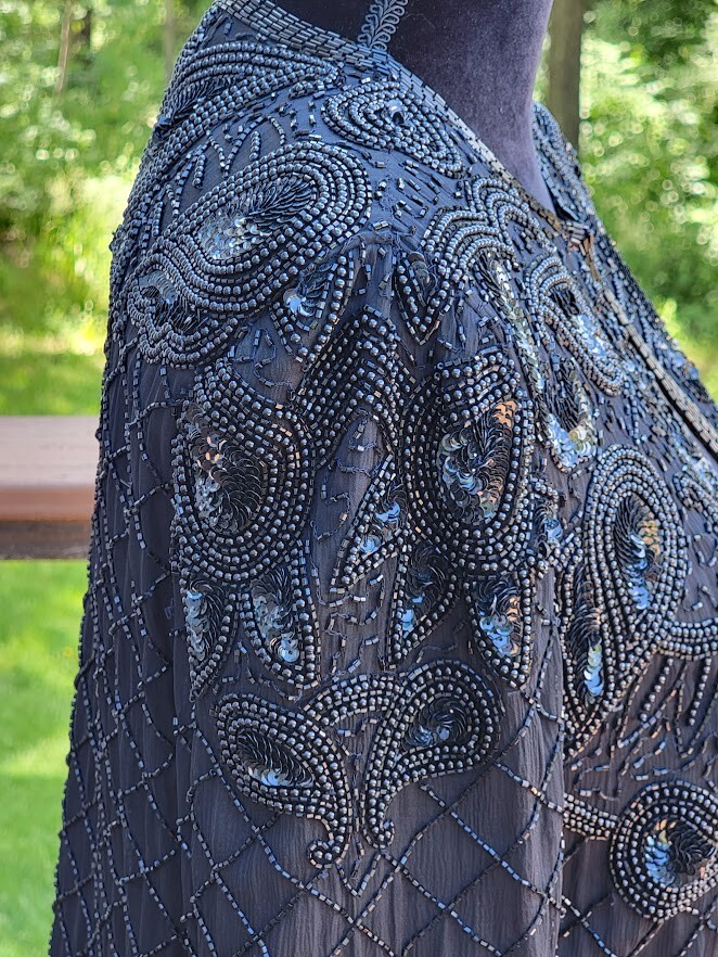 VTG WOMEN’S PAPELL BOTIQUE BLACK BEADED AND SEQUIN OPEN JACKET (PM) – BEAUTIFUL