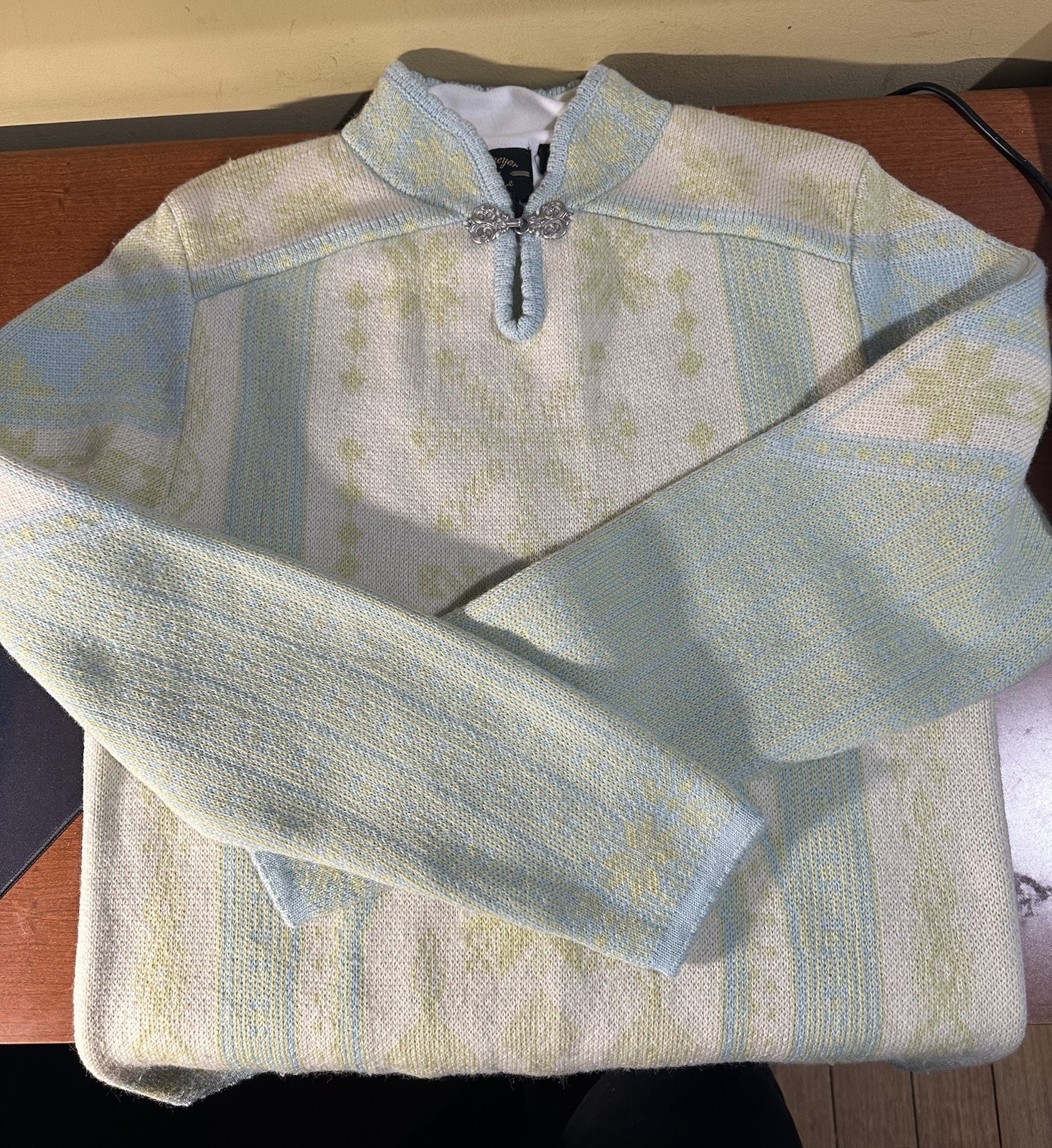 Women’s Vintage Obermeyer Wool 1947 Signature Sweater With Unique Clasp RARE