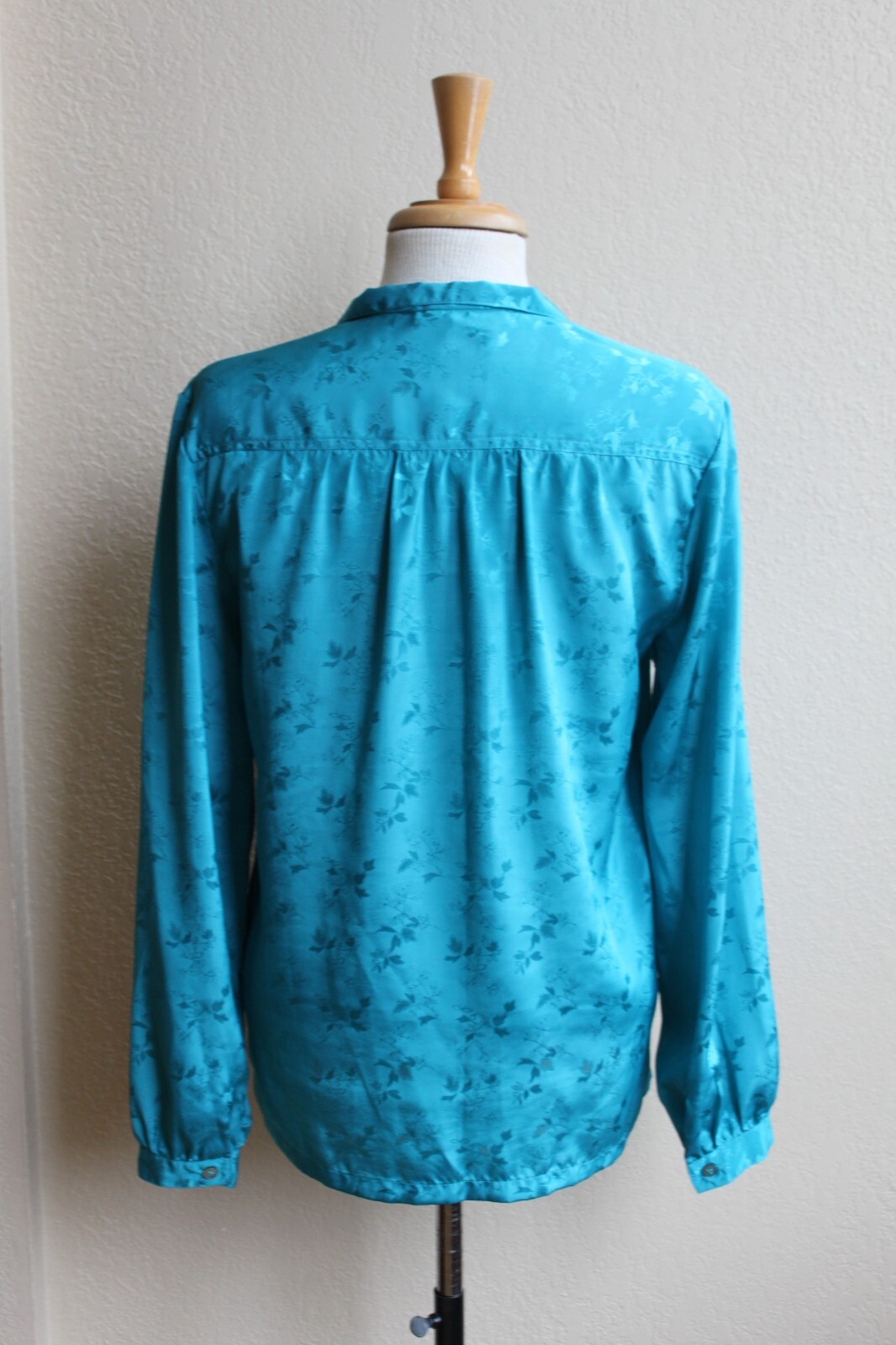 Vintage 70’s Buffum’s Turquoise satin Japanese Fabric Leaf Pattern Blouse 12