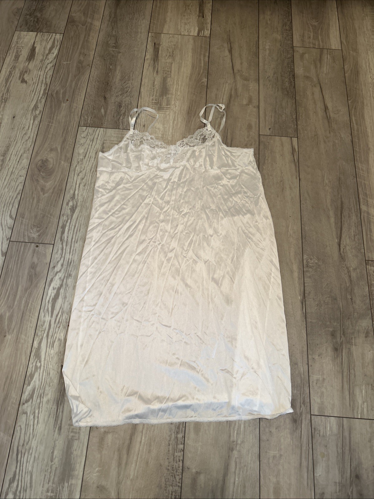 VTG Vassaret WHITE NYLON STRETCH SHEER LACE CUPS FULL DRESS SLIP 26″ 42/48