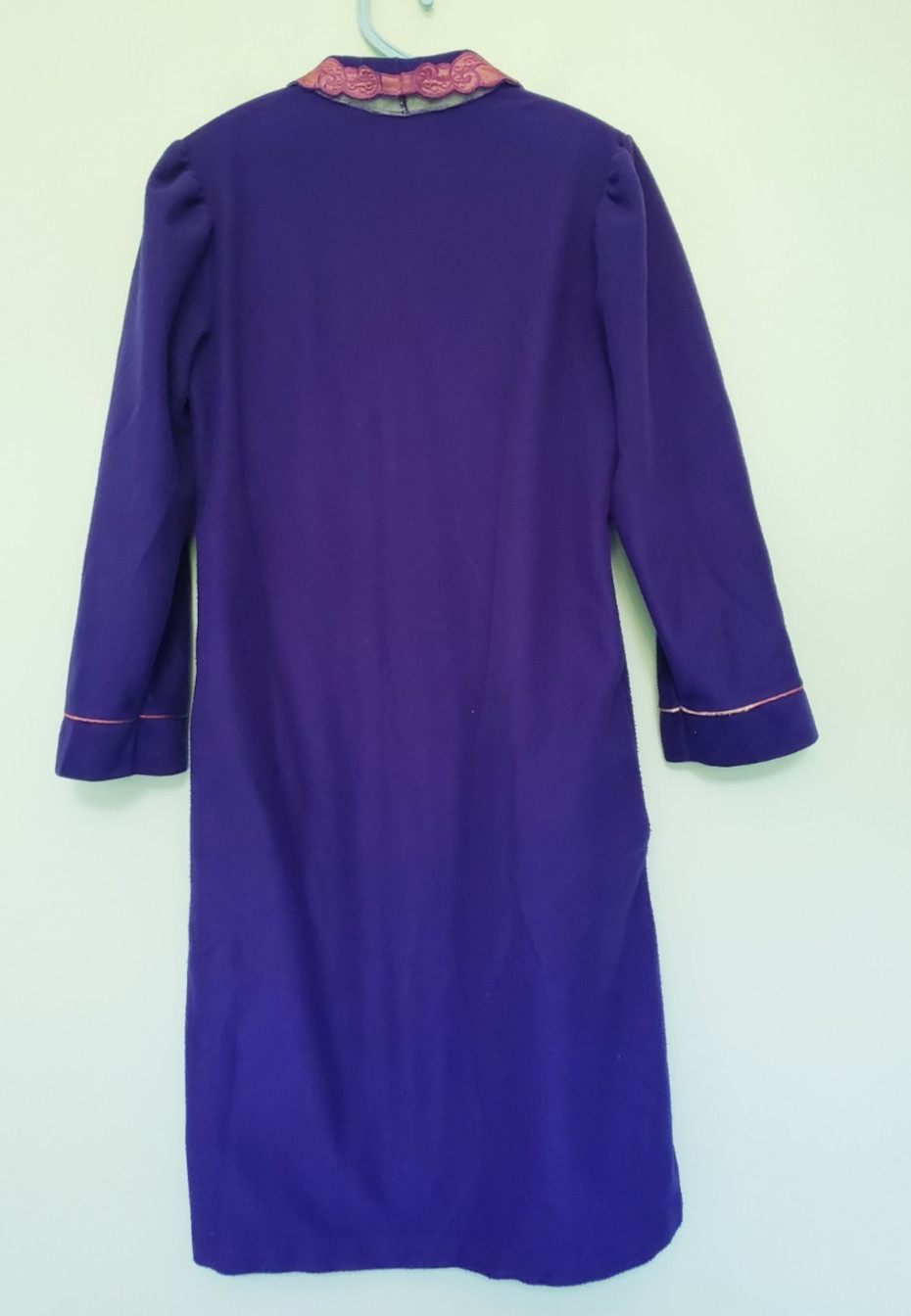 VTG Carriage Court Women S Granny Fleece Robe Gown Purple Floral Lace Snap Front